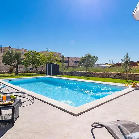 Holiday home In With Outdoor Swimming Pool Vodnjan