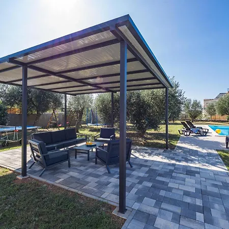 In With Outdoor Swimming Pool Holiday home