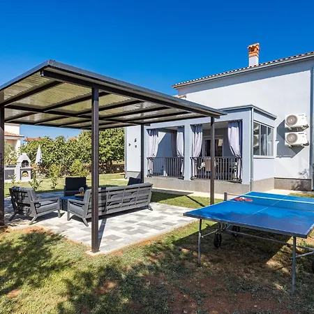 Holiday home In With Outdoor Swimming Pool