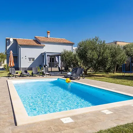 Holiday home In With Outdoor Swimming Pool Vodnjan