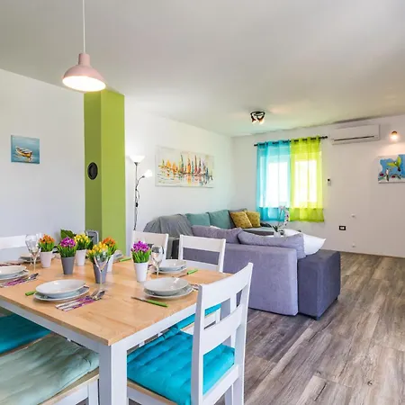 In With Outdoor Swimming Pool Holiday home Vodnjan