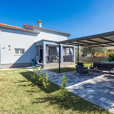 Holiday home In With Outdoor Swimming Pool Vodnjan
